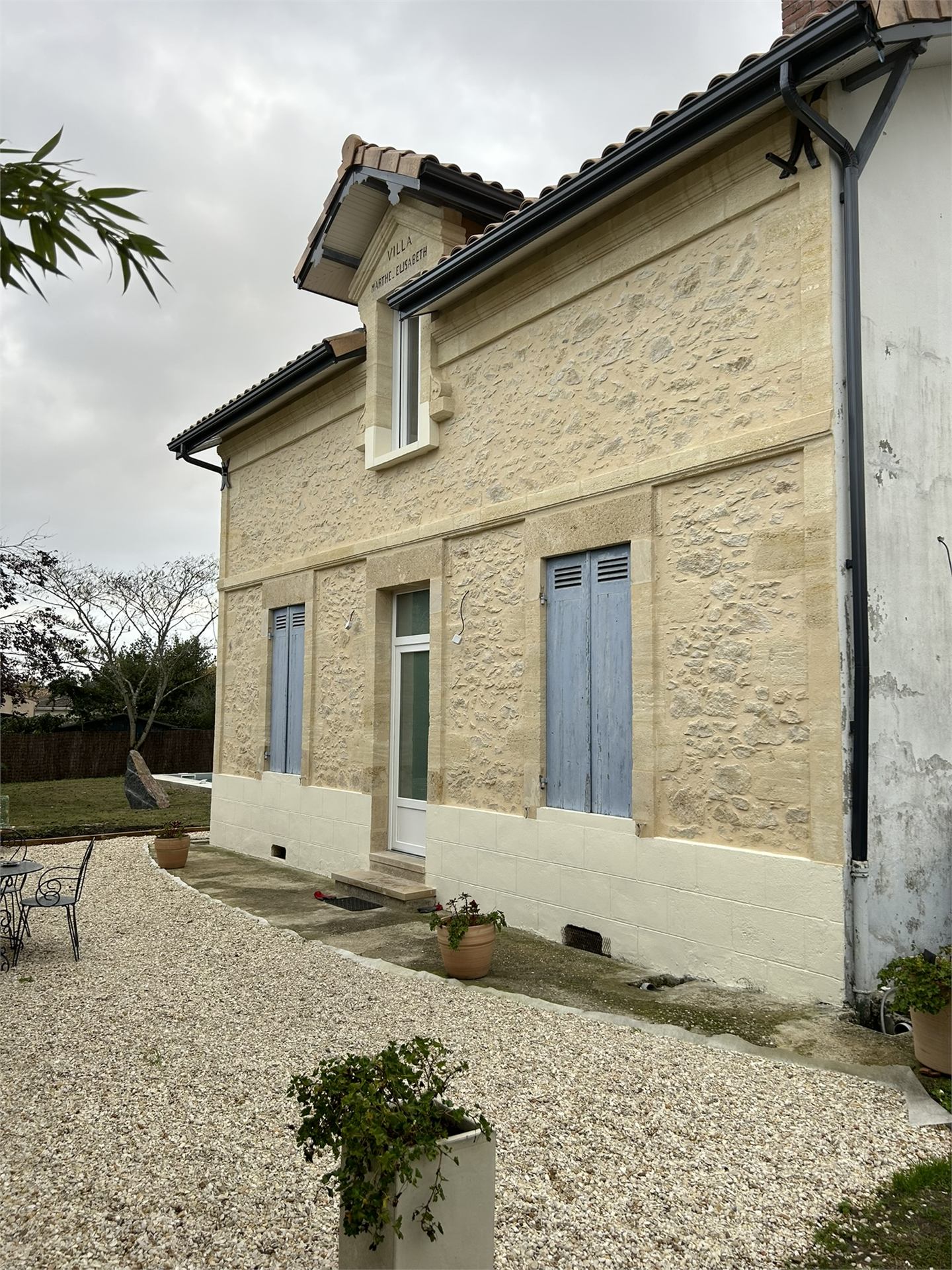 Villa en pierre restaurée, façade Villa Marthe-Elisabeth à Langon